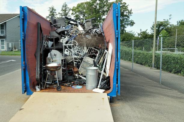 Best Yard Cleanup Services  in Escanaba, MI